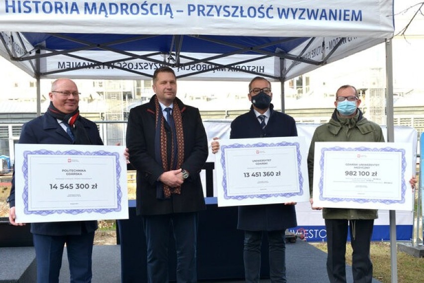 Od lewej: prof. Krzysztof Wilde (PG), minister Przemysław...