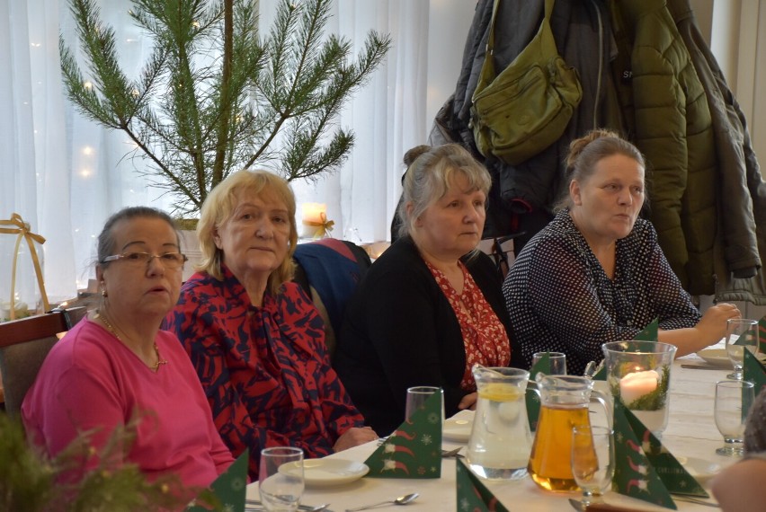 Spotkanie wigilijne dla osób starszych, samotnych - podopiecznych Ośrodka Pomocy Społecznej