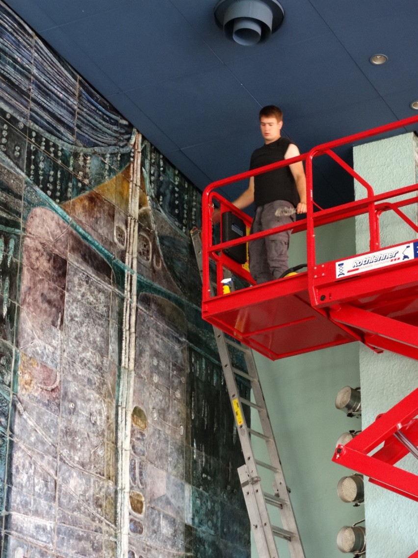 W sobotę zostanie odsłonięta odnowiona mozaika w kinie Kijów
