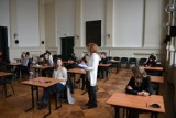 Toruń: Próbne matury 2021 w I Liceum Ogólnokształcącym. Zobacz, jak było!
