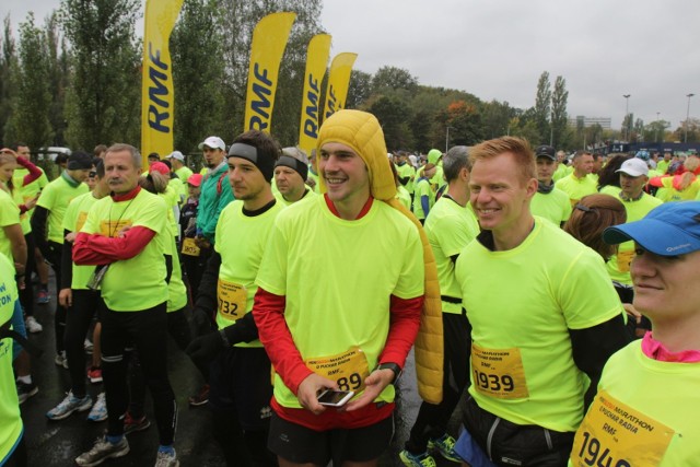 Start odbył się sprzed bram Stadionu Śląskiego, a metą była bieżnia lekkoatletyczna Kotła Czarownic. Zobacz zdjęcia z Mini Silesia Marathonu.