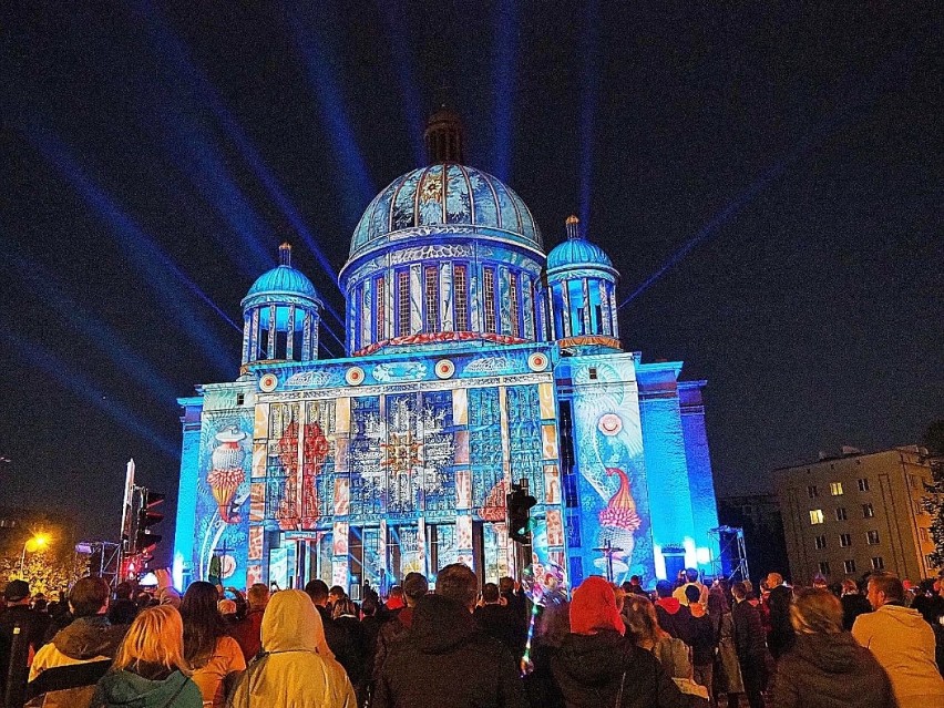 W Łodzi rozpoczął się 11. Light Move Festiwal. Popularny...