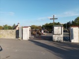 Zmiana organizacji ruchu przy cmentarzach w Mysłowicach. Jakie utrudnienia napotkamy podczas Dni Wszystkich Świętych 