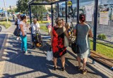 Strajk pracowniczy MZK w Bydgoszczy. Komunikacyjny paraliż i zdezorientowani pasażerowie na przystankach