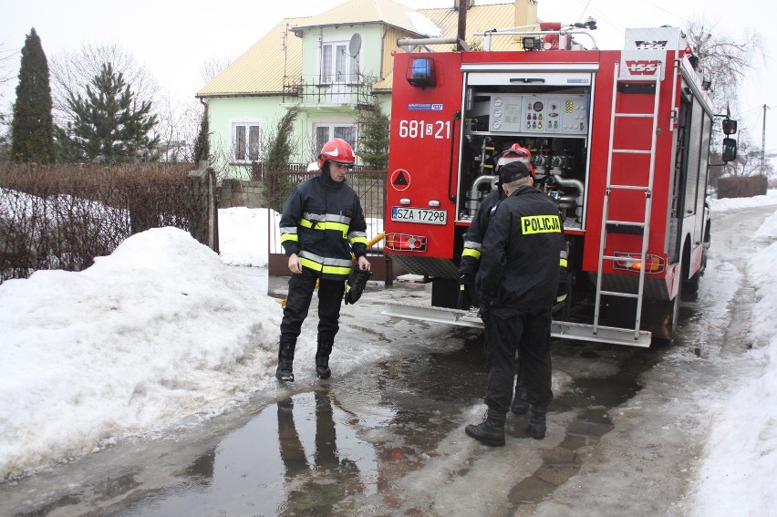 Pożar w Ogrodzieńcu. Spaliły się trzy pomieszczenia na poddaszu [ZDJĘCIA]