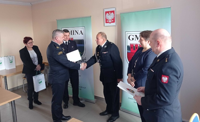 Pierwsi druhowie OSP z gminy Chodzież otrzymali świadczenia ratownicze