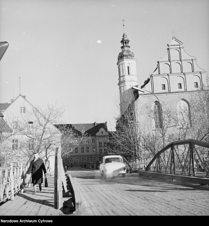 Opole w latach 70. Rok 1970 - Most Zamkowy bez nawierzchni...