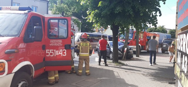 Wypadek na ul. Sieradzkiej w Wieluniu. Dwie osoby poszkodowane