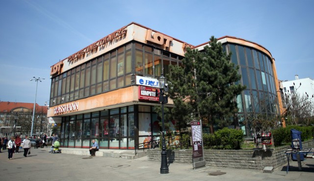 Budynek LOT-u jest bardzo charakterystycznym obiektem w centrum Gdańska