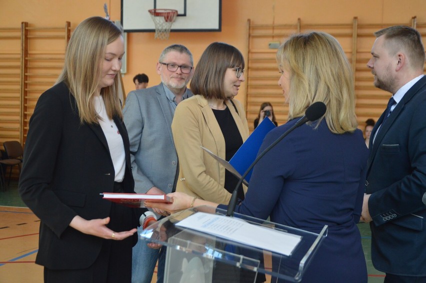 Zakończenie roku szkolnego maturzystów w II LO w Bełchatowie