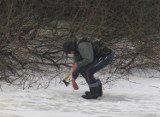 Kruchy lód na rzece. Wędkarze ryzykują życiem (wideo, zdjecia)