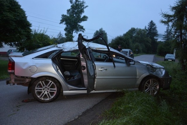 Jedna z pasażerek auta w cięzkim stanie trafiła do szpitala