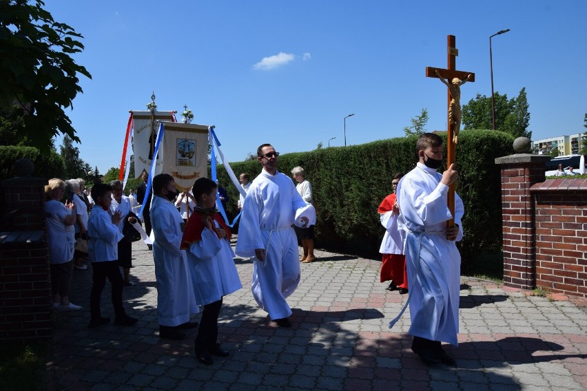 Procesja z kościoła pw. św. Józefa Rzemieślnika w Nowej Soli...