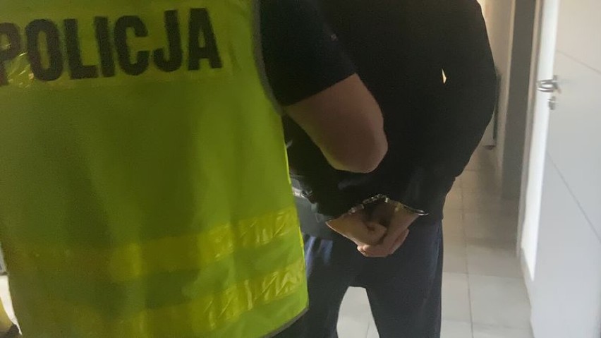 Rumia. Policjanci drogówki zatrzymali kierowcę jadącego kradzionym samochodem na kradzionych tablicach