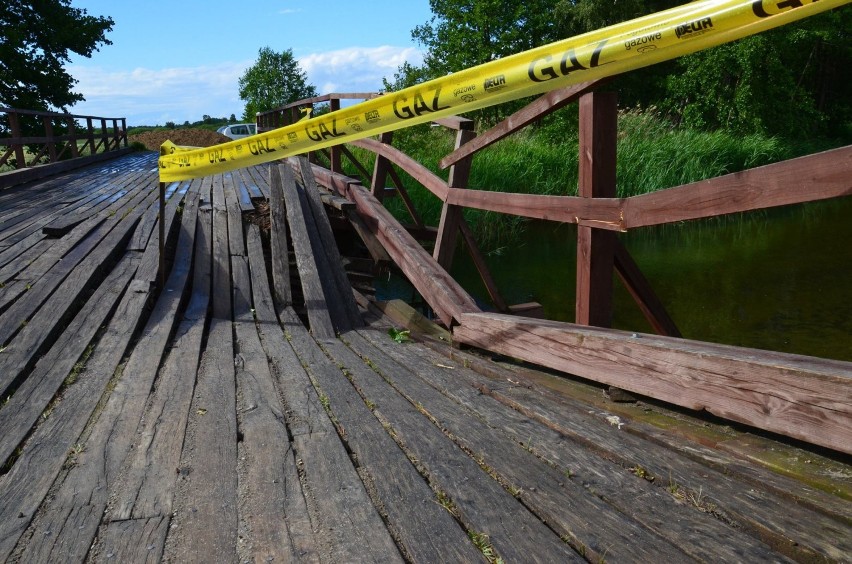 Uszkodzony most na rzece Piaśnicy