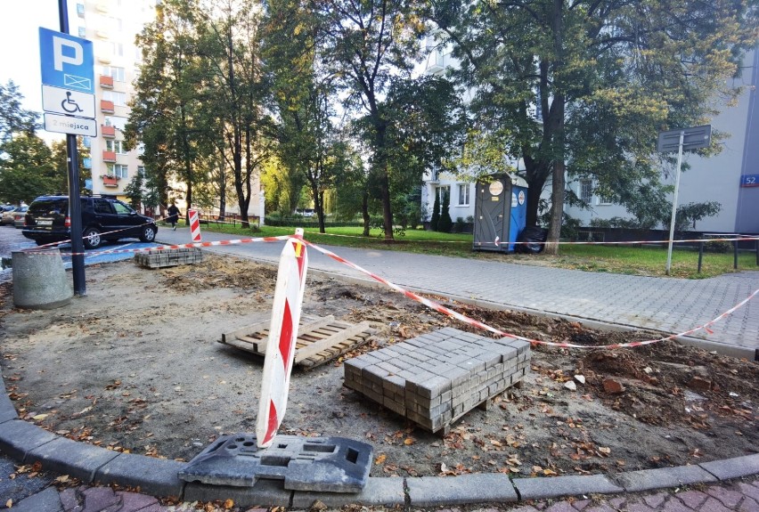 Drogowcy kruszą beton. Więcej zieleni na warszawskich ulicach. Jakie zmiany czekają mieszkańców?