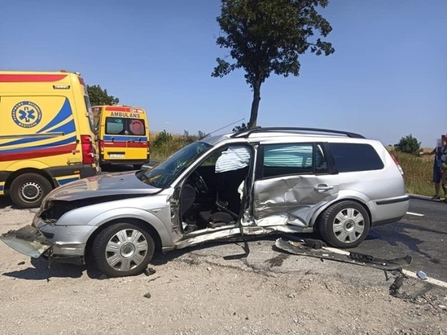 Czwartkowy wypadek w Rogówku koło Torunia okazał się niestety śmiertelny. Zginął kierowca forda