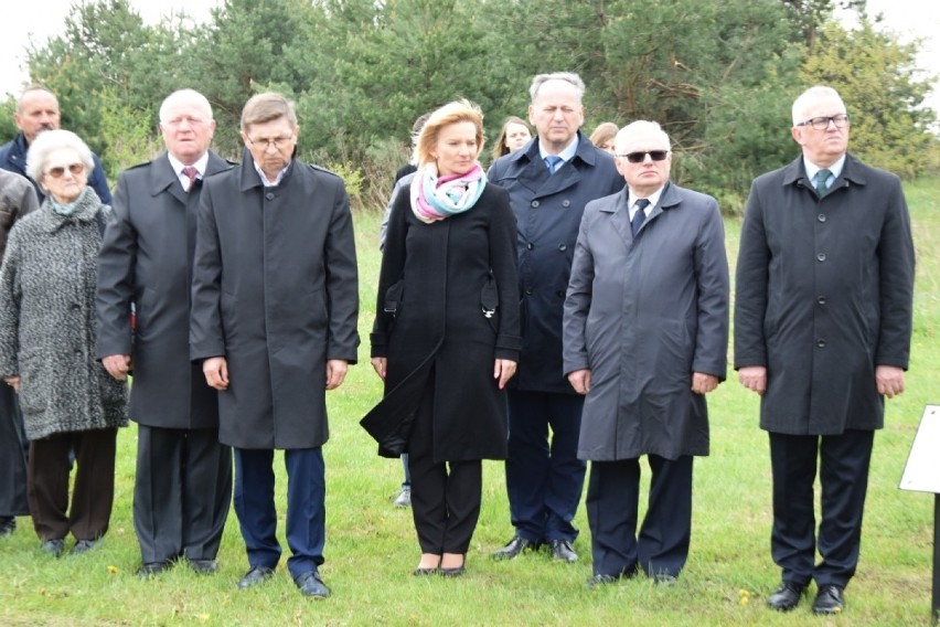 Oddali hołd pomordowanym w Katyniu, Miednoje, Charkowie. Podniosła uroczystość w Końskich