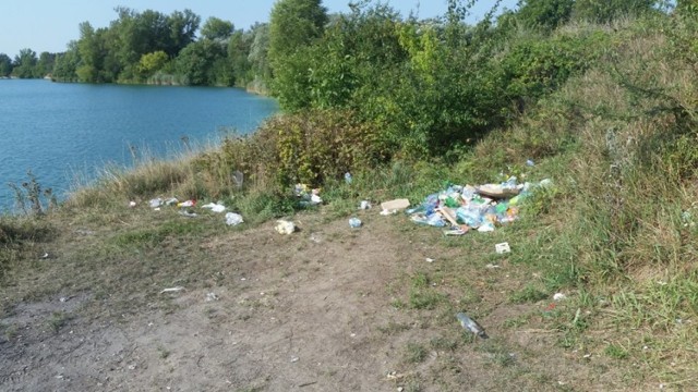 Śmieci na kąpielisku Bolko w Opolu