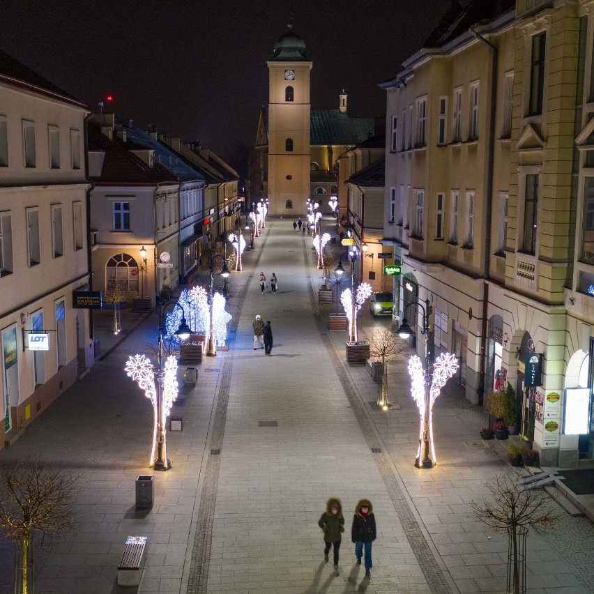 Rzeszów najpiękniej oświetlonym miastem Podkarpacia! Teraz walczy o tytuł Świetlnej Stolicy Polski. Możemy pomóc naszemu miastu