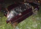 Wypadek w miejscowości Huta Szklana. Auto dachowało na poboczu [zdjęcia]