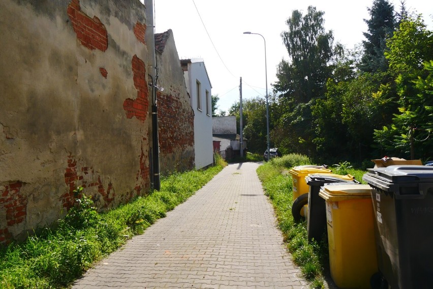 Ulica Rybacka w Legnicy to jedna z najkrótszych ulic w mieście. Powstała w XVIII wieku, dawniej zamieszkiwali ją rybacy. Tak wygląda obecnie