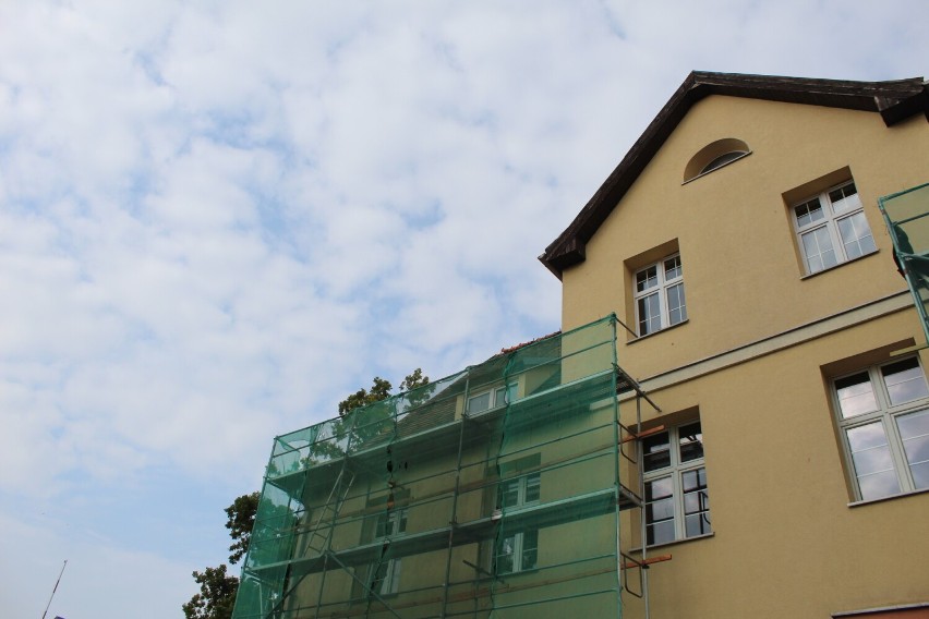 Rozpoczął się remont dachu budynku administracyjnego w Centrum Kształcenia i Wychowania OHP  w Pleszewie