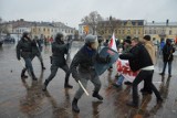Milicja Obywatelska i ZOMO pałowały manifestantów na pl. Kościuszki. W rocznicę stanu wojennego FOTO