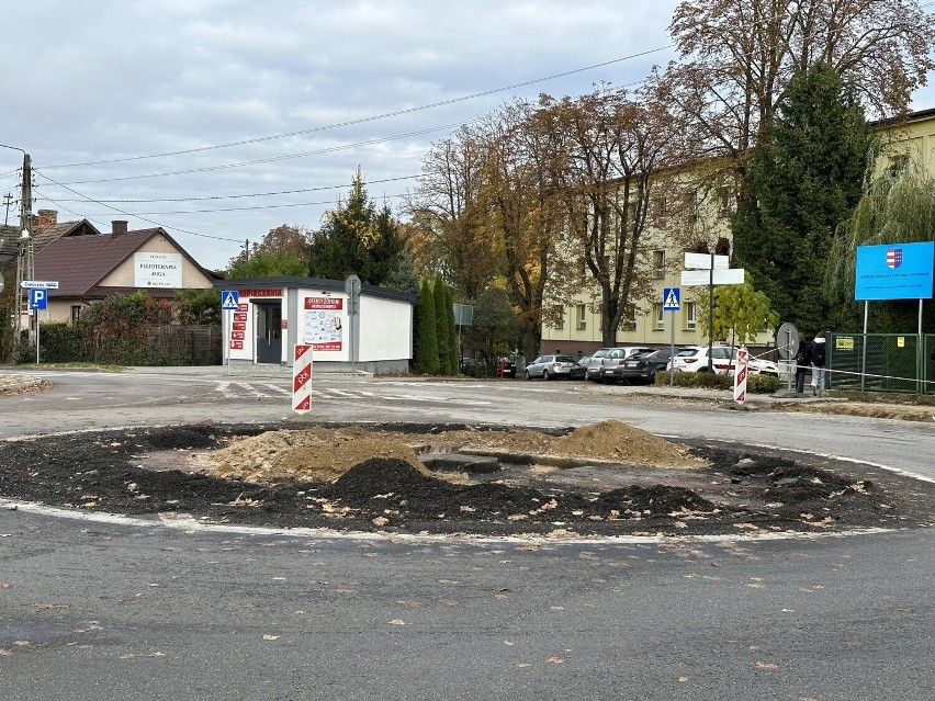 Trwa przebudowa ulicy Wojska Polskiego w Sandomierzu. Uwaga kierowcy i piesi - są utrudnienia!