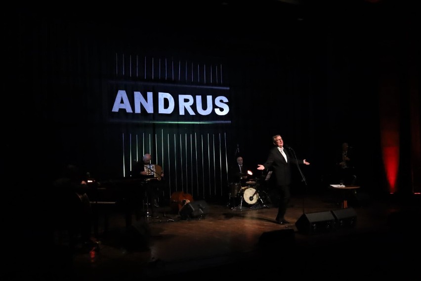 Artur Andrus wystąpił w Miejskim Domu Kultury i zaśpiewał balladę o Opocznie [ZDJĘCIA, FILM]