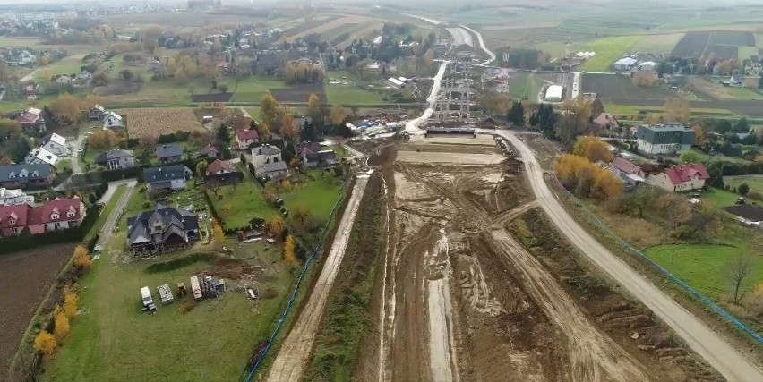 Zobacz, jak obecnie wygląda plac budowy na odcinku trasy S19 Rzeszów Płd.- Babica. Zdjęcia z lotu ptaka
