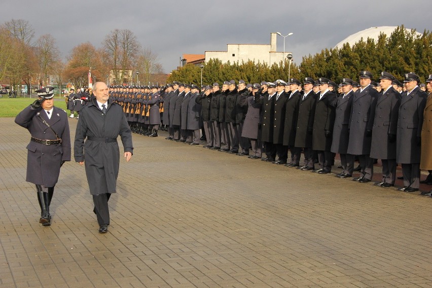 Szkoła Orląt w Dęblinie. Antoni Macierewicz wziął udział w promocji oficerów (ZDJĘCIA)