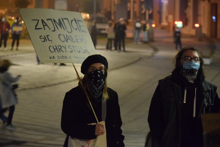 Strajk kobiet w Rybniku. Protestujący przeszli ulicami...