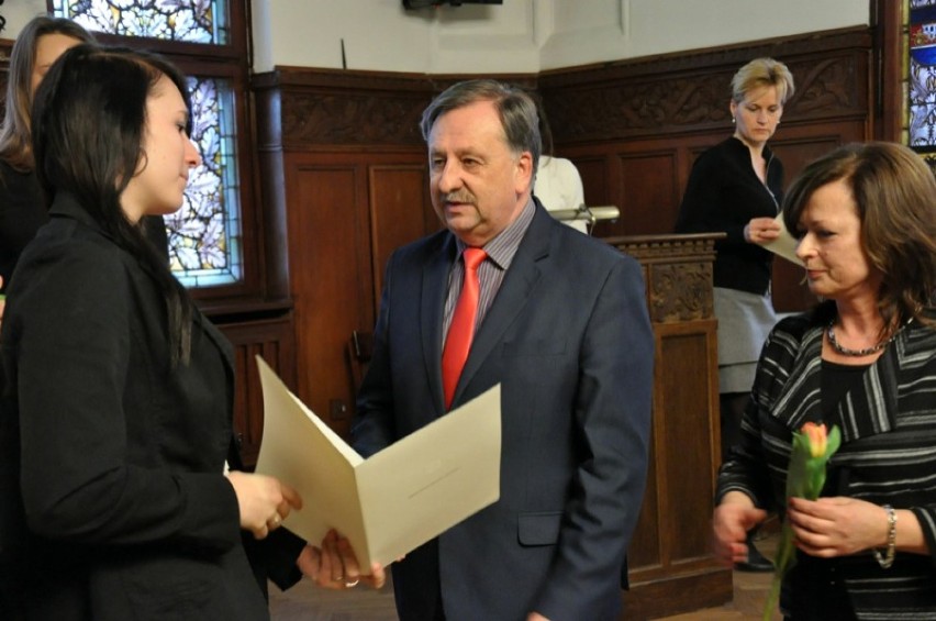 Prezydent Słupska wręczył uczniom stypendia sportowe