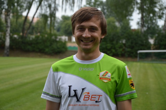 Kapitan Lechii Kamil Szymczak ma powody do radości. Lechia wygrała 5:0, a on przypieczętował sukces drużyny