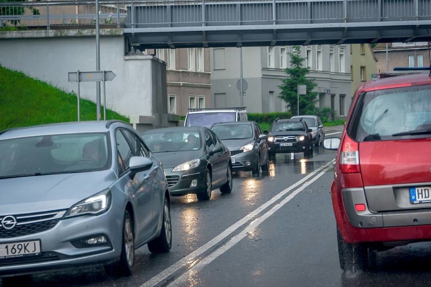 Korki na Piaskowej Górze po zamknięciu ulicy Długiej