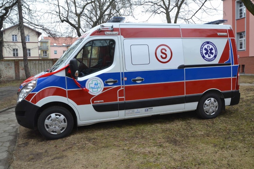 Nowa karetka dla ratowników z Malborka [ZDJĘCIA]. Ambulans już służy pacjentom 