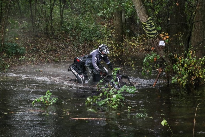 Wielkie ściganie w błocie. 70 załóg startowało w rajdzie offroadu w Kowalowie [ZDJĘCIA]