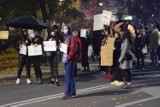 Protest w Kędzierzynie-Koźlu. Nie tylko kobiety wyszły na ulice protestować przeciwko zaostrzeniu prawa aborcyjnego!