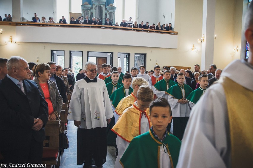 Łapanów ma nowego proboszcza. Ks. Wiesław Grzechynia zastąpił ks. Tadeusza Jarzębaka [ZDJĘCIA]