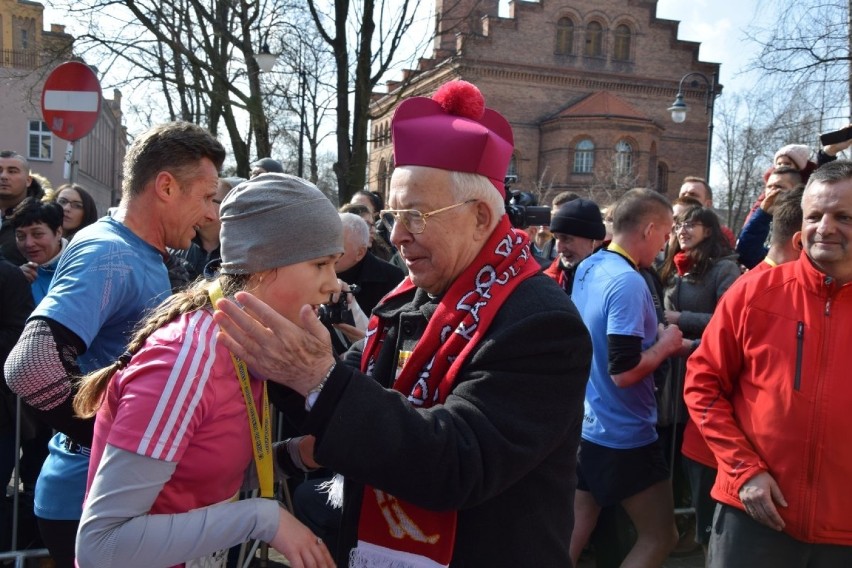 Zobacz VI Bieg do Pustego Grobu, który odbył się w...