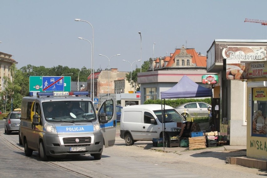 Wjechała autem w stragan. Bo ją denerwował (ZDJĘCIA)