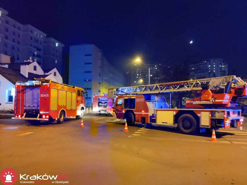 Pożar w bloku przy ulicy Prądnickiej w Krakowie. Dwie osoby poszkodowane