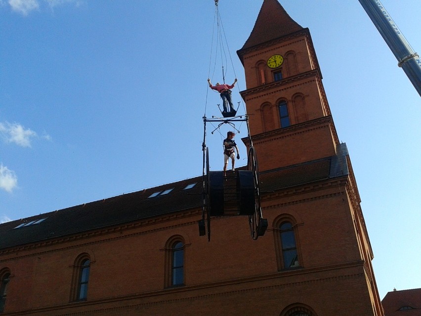 Przygotowania  artystów  do jutrzejszego występu na Rynku Nowomiejskim w Toruniu o 22.30