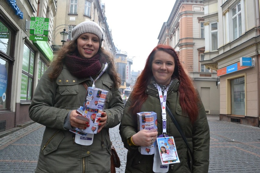 Wolontariuszki Karolina Brendys i Sylwia Jura.