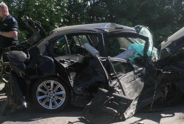W Małej Słońcy (gm. Subkowy) doszło do wypadku. 24-letni kierowca samochodu marki BMW, mieszkaniec powiatu tczewskiego, stracił panowanie nad pojazdem i uderzył w drzewo.