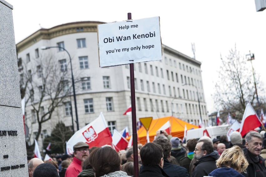 Protest Komitetu Obrony Demokracji przed Sejmem [ZDJĘCIA]