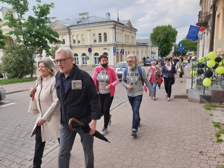 W piątek po południu Komitet Obrony Demokracji zorganizował...