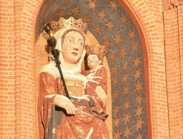 W Malborku obecnie najbardziej znanym przedstawieniem maryjnym jest figura Matki Boskiej z Dzieciątkiem z niszy zamkowego kościoła