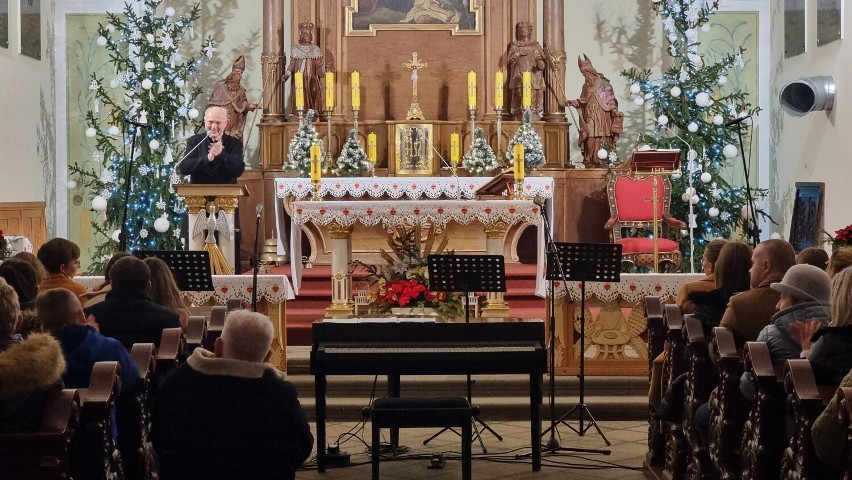 Polski Chór Męski wystąpił ze świątecznym koncertem w kościele w Gleśnie. Przyciągnął mnóstwo słuchaczy